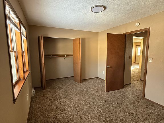5th image of 1006 Castlewood Dr