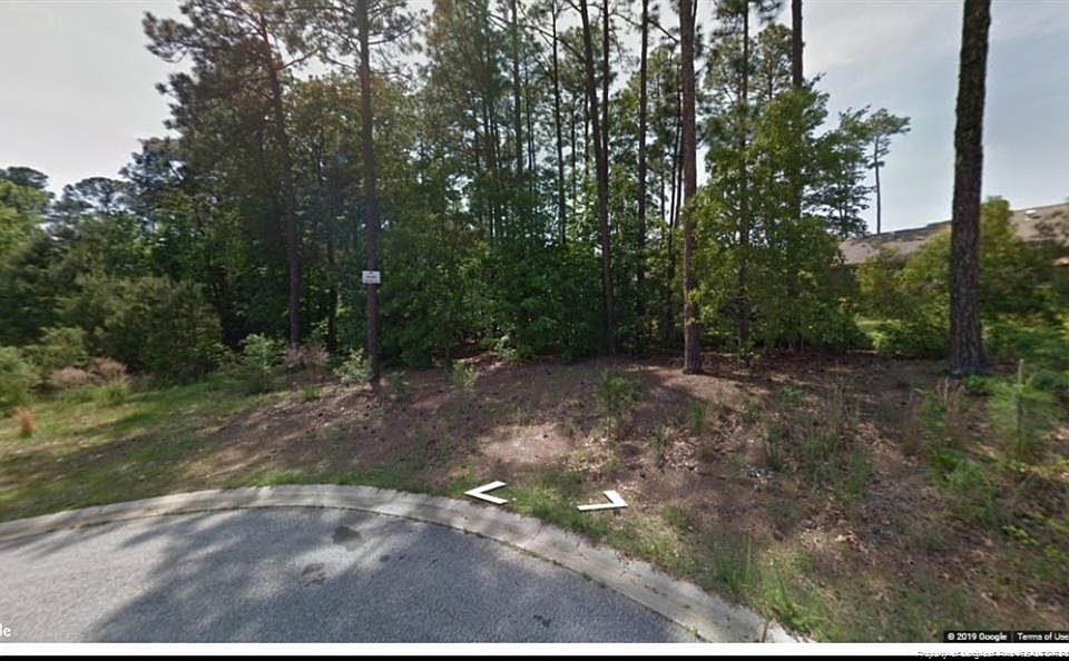 1st image of Larkspur Dr