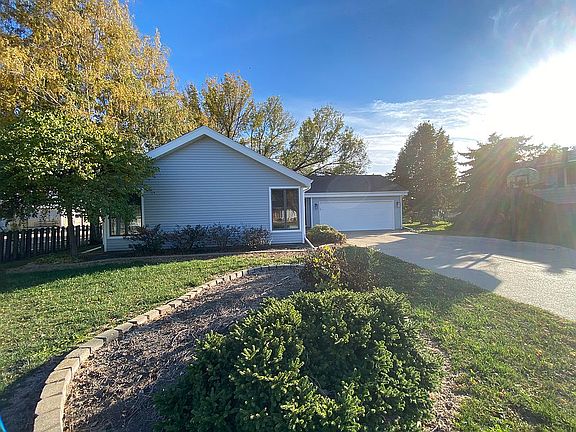 3rd image of 1540 Lampshire Dr