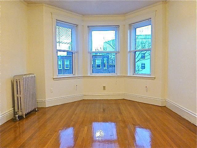 2nd image of 53 Queensberry St #15