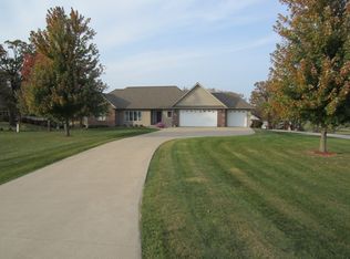 800 Meadowbrook Ave, Newton, IA 50208