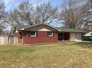 381 S Parkridge Rd, Wichita, KS 67209
