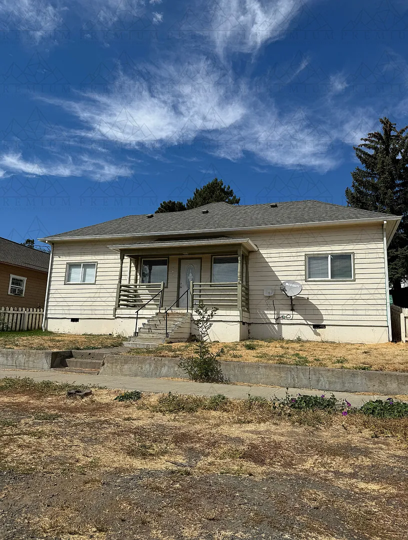 Updated 3 bed / 1 bath — Photo 1