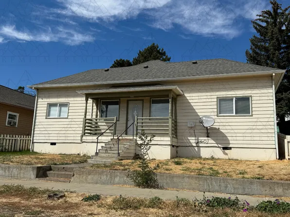 402 McCoy St, Moro, OR 97039