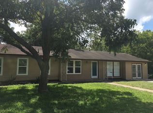 1411 Hummingbird Ln, Seguin, TX 78155