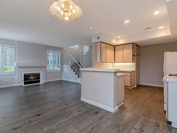 5th image of 15 Windhaven Pl