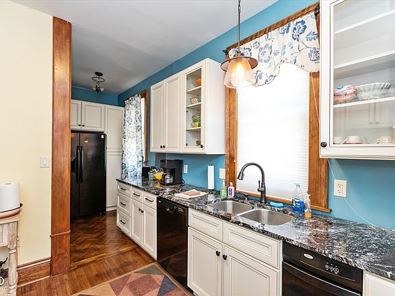 3rd image of 430 Virginia Ave
