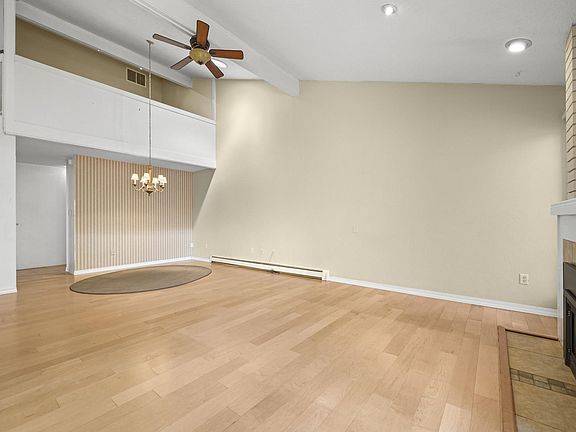 3rd image of 1155 Lakeside Dr APT 101