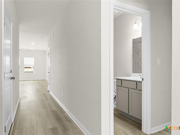 5th image of 200 Canyon Live Oak St