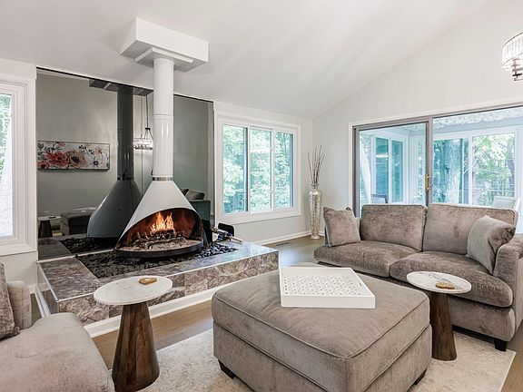 4th image of 148 Chestnut Hill Dr