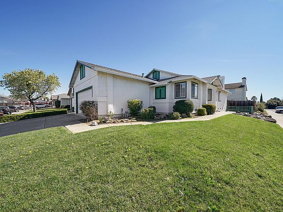 2nd image of 351 Bottlebrush Ct