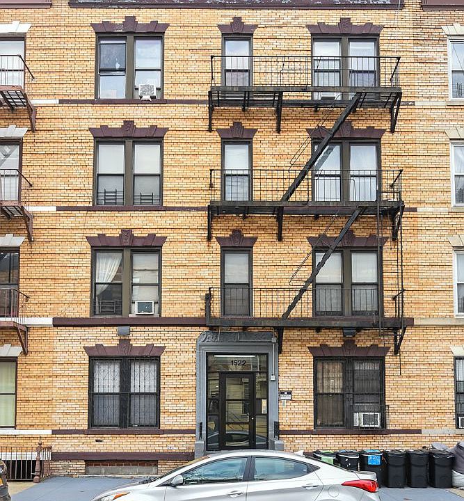 2nd image of 1522 Eastern Pkwy