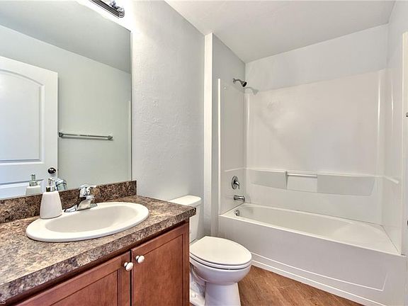 4th image of 525 SW 25th Ter