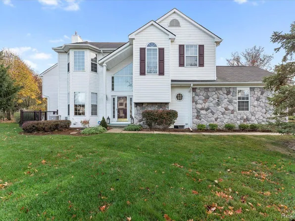 20210 Island Estate Dr, Grosse Ile, MI 48138