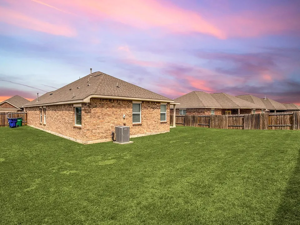 412 Lipizzan Ln