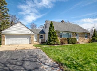 W156N8008 Pilgrim Rd, Menomonee Falls, WI 53051
