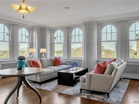 2nd image of 925 Delaware Ave #6B