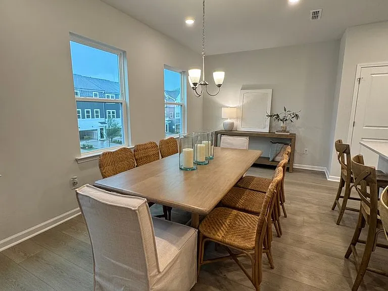 1502 Tamarisk Ln — Photo 8