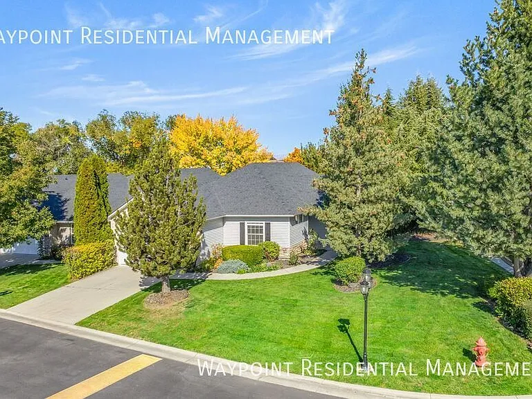 9640 W Sleepy Hollow Ln — Photo 1