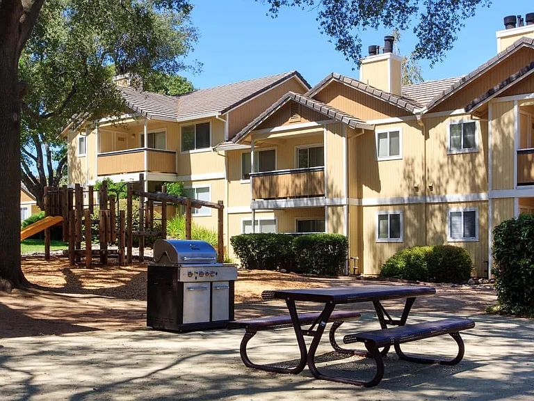 Heather Ridge Apartments — Photo 9