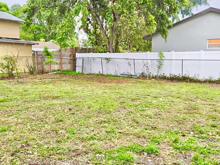 2325 Johnson St — Photo 20
