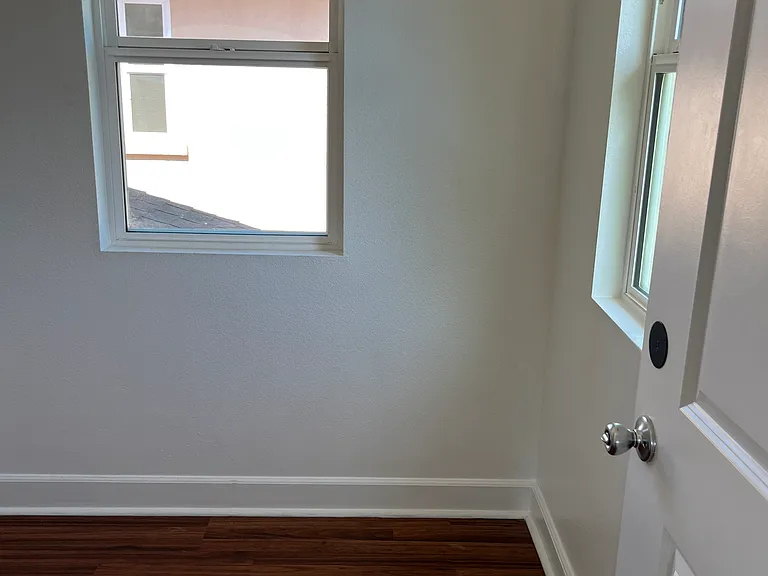 2068 Wallace Ave #B — Photo 17