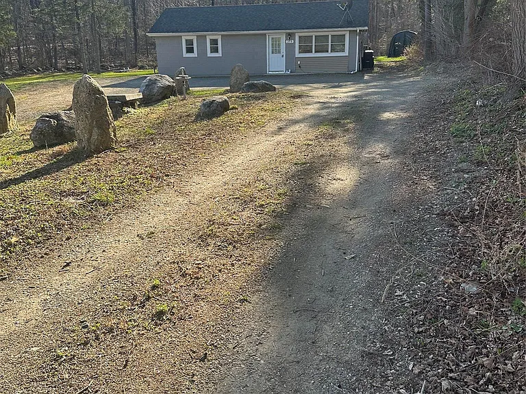 273 South Rd — Photo 12