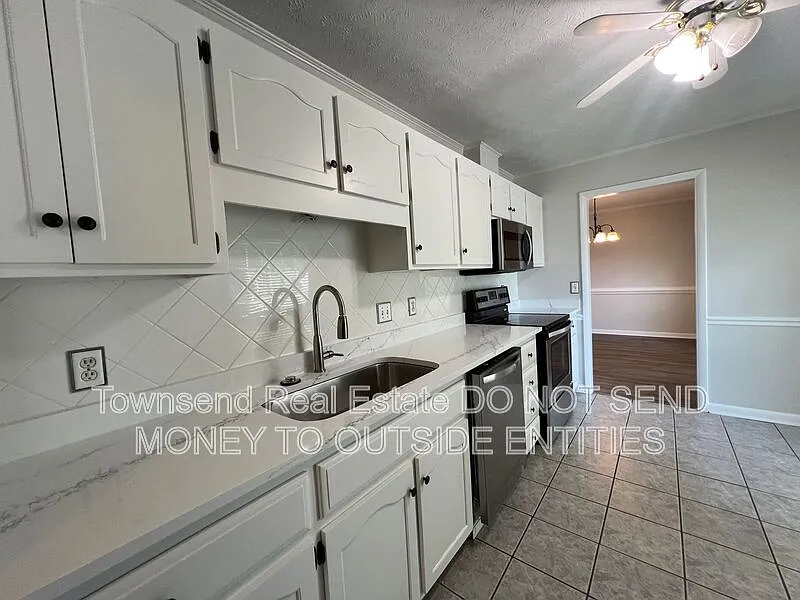 3 bed, 2.0 bath, 1364 sqft, $1,645 — Photo 3
