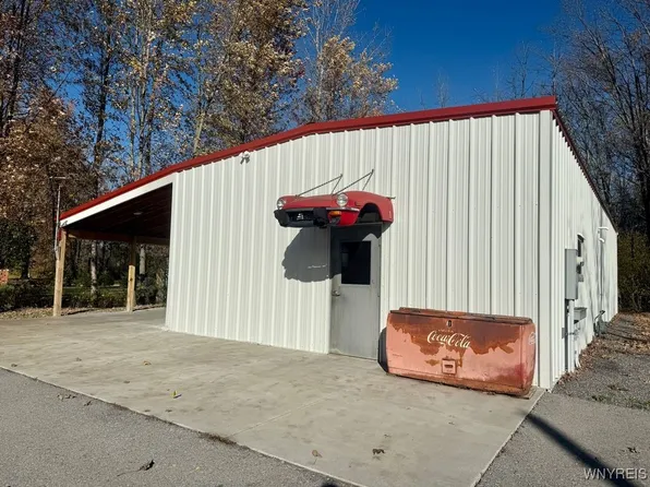 2763 Transit Rd, Newfane, NY 14108