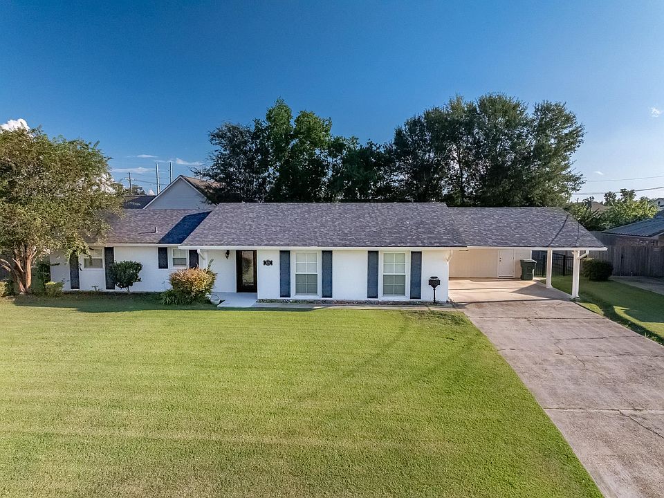 1st image of 809 Garden Ln