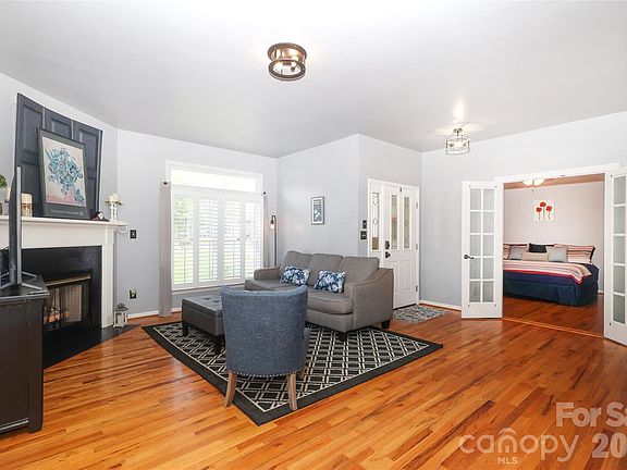 4th image of 7982 King Arthurs Ct