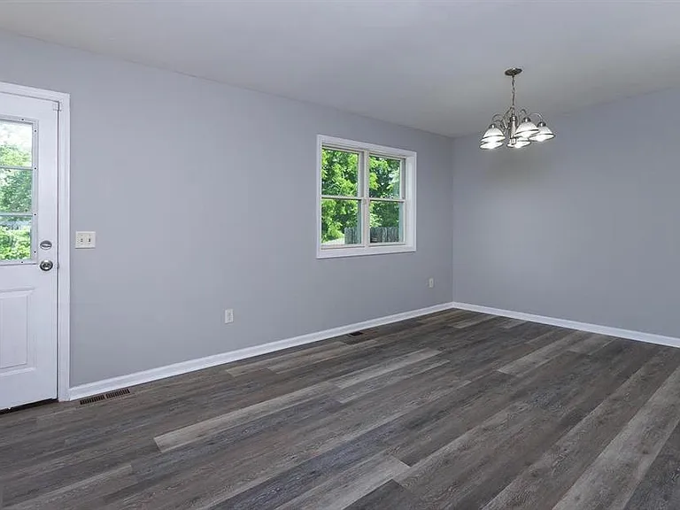 1041 Oberlin Rd — Photo 17