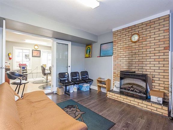 4th image of 32202 Hillcrest Ave