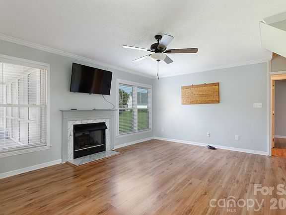 3rd image of 2213 Eastview Rd