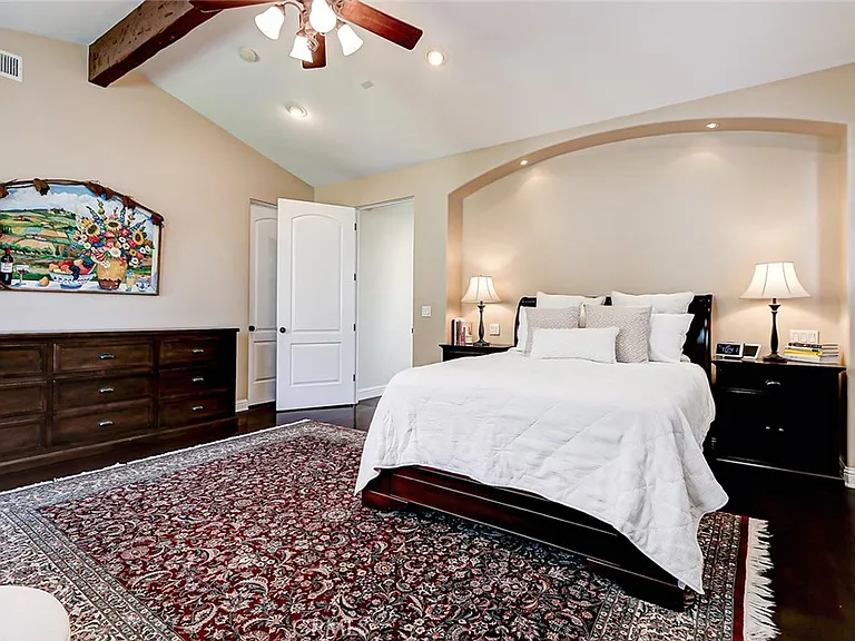 3005 N Poinsettia Ave — Photo 38