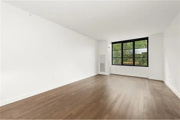 Rented by Platinvm Property Group New York | media 35