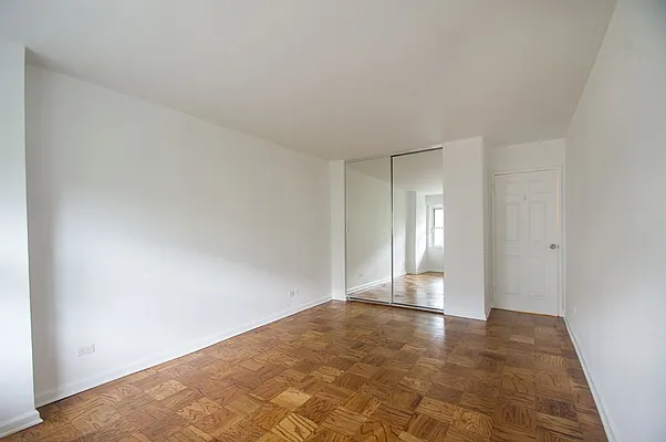 Rented by Rhona Realty | media 13