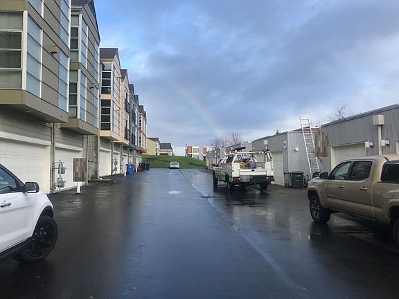 5th image of 2424 Yakima Ct