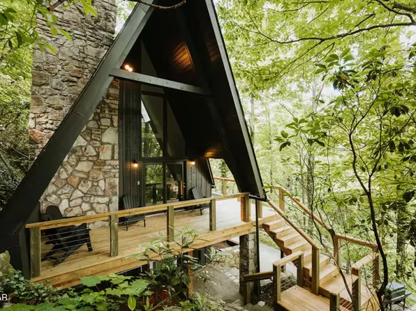 1382 N Baden Dr, Gatlinburg, TN 37738