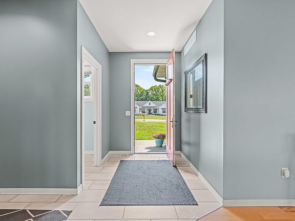 4th image of 1765 Honor St