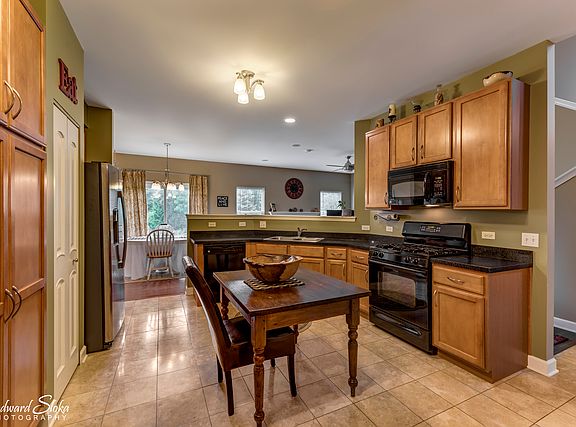 2nd image of 3330 Ronan Dr