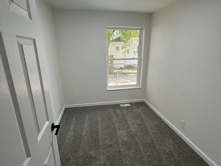 712 N Sycamore St — Photo 6