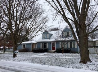1001 S Center St, Mahomet, IL