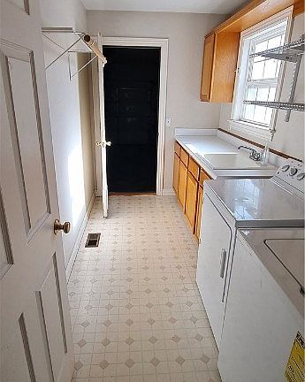2nd image of 3 Yarmouth Dr