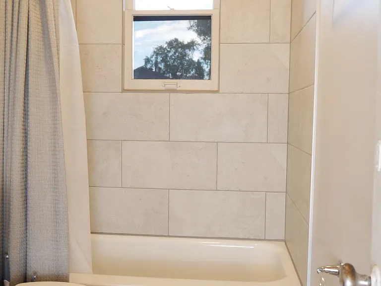 2 bed, 1.0 bath, 1024 sqft, $2,000 — Photo 31