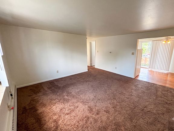 4th image of 715 Moore St APT 4