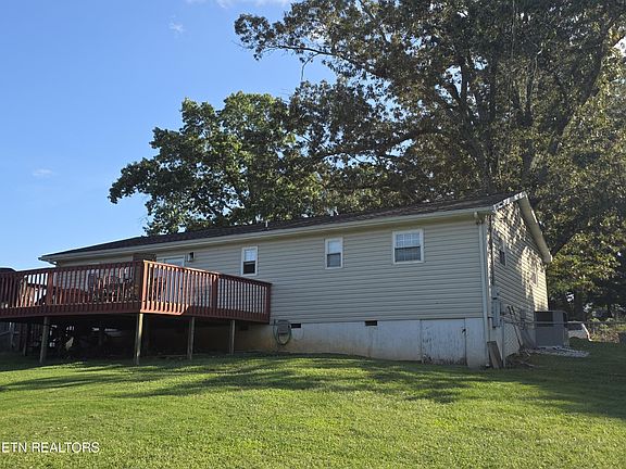 5th image of 413 Daybreak Dr
