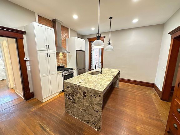 3rd image of 105 W Hubbard Ave #107