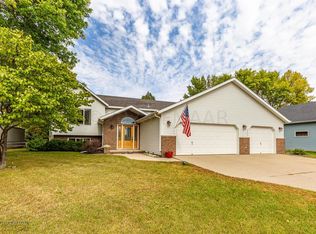 2825 29th St S, Moorhead, MN 56560