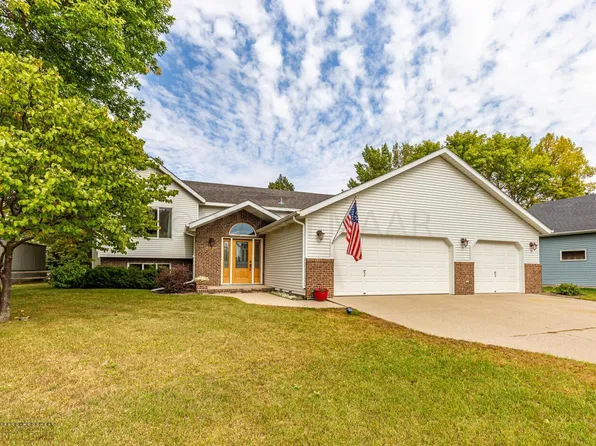 2825 29th St S, Moorhead, MN 56560